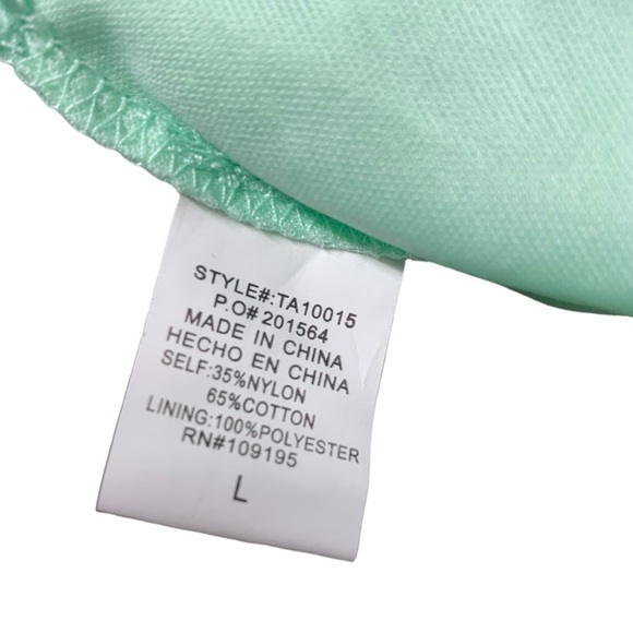 Lace Crop Top with Heart shaped Neckline Large Size - Picture 10 of 11